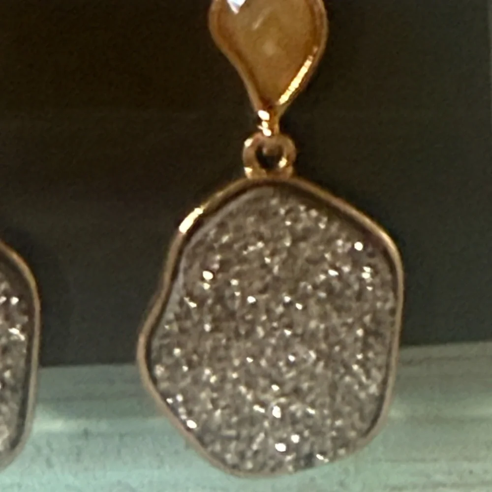 🌸4 for $10 NWT Apt. 9 Gold Tone Druzy Dangle Earrings - Picture 4 of 8
